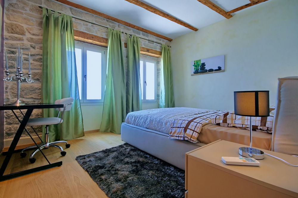 Angelo D'Oro Apartment Monte Ровінь Екстер'єр фото