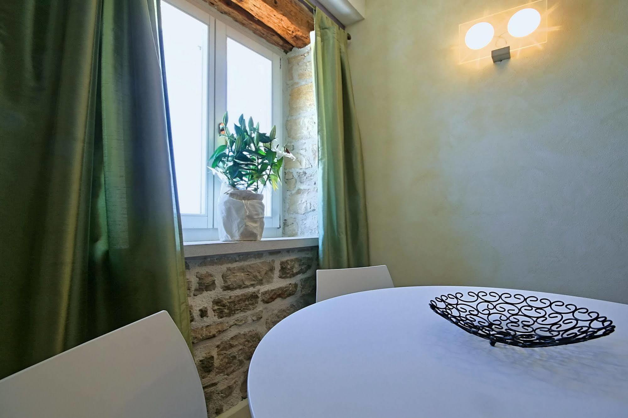 Angelo D'Oro Apartment Monte Ровінь Екстер'єр фото