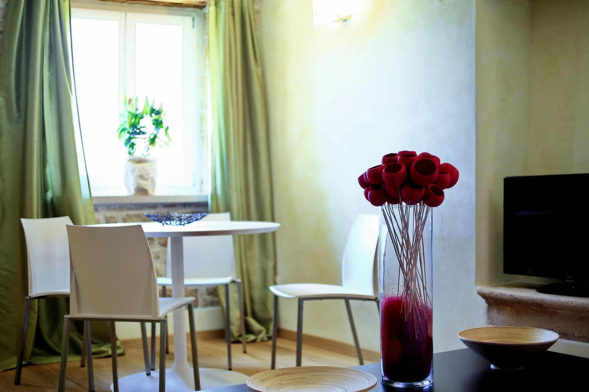 Angelo D'Oro Apartment Monte Ровінь Екстер'єр фото