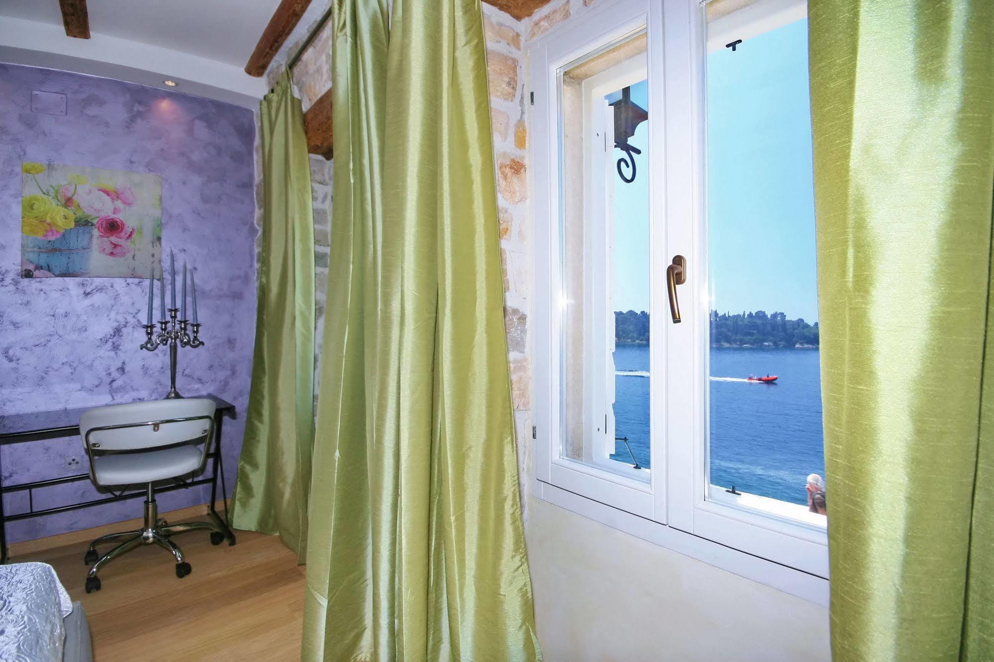 Angelo D'Oro Apartment Monte Ровінь Екстер'єр фото