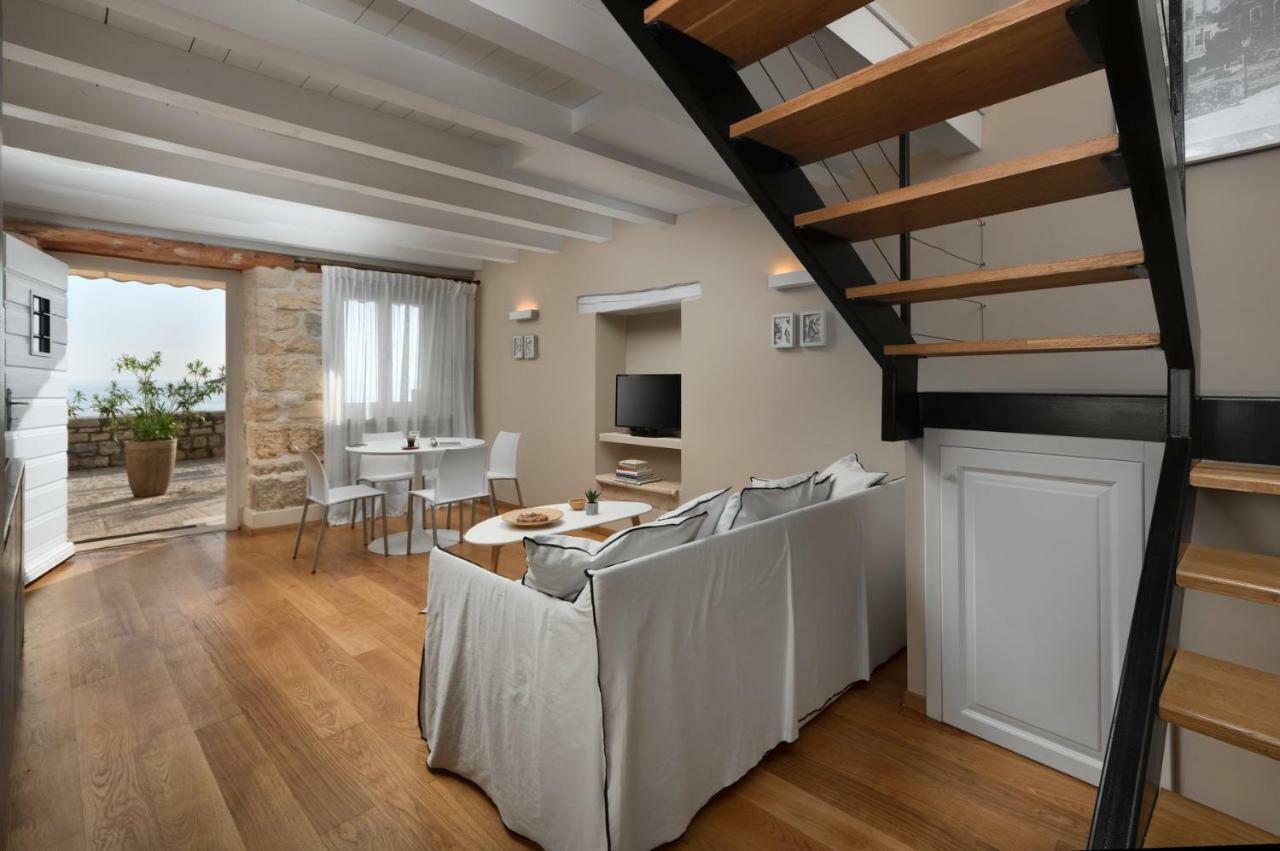 Angelo D'Oro Apartment Monte Ровінь Екстер'єр фото